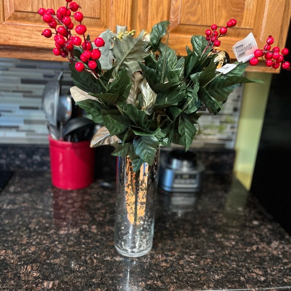 Holiday Bouquet - Picture 3 of 3